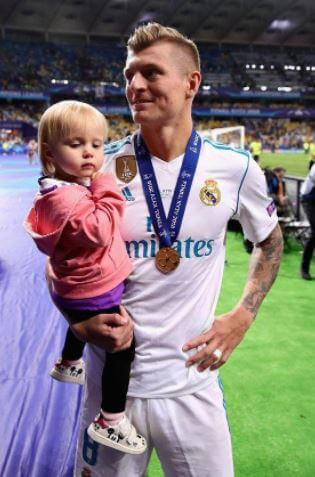 Amelie Kroos with her father Toni Kroos.
